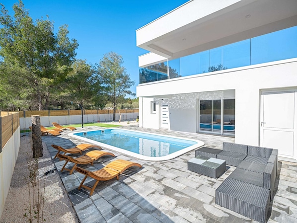 Indoor pool, outdoor pool