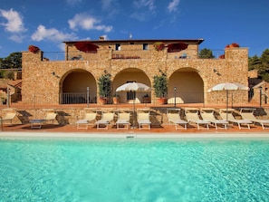 Exterior - Lovely Villa in Tuoro sul Trasimeno With Pool (Lisciano Niccone)
