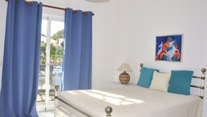 A bedroom with a bed, curtains, a lamp, and a painting. - Villa Near Marina With Private Pool (Loulé)