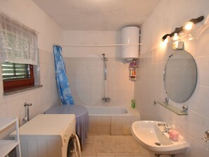 Bathroom - Apartment in Labin Near the Beach (Rasa)