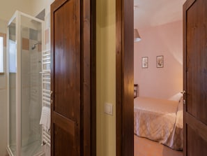 8 bedrooms, individually furnished, bed sheets