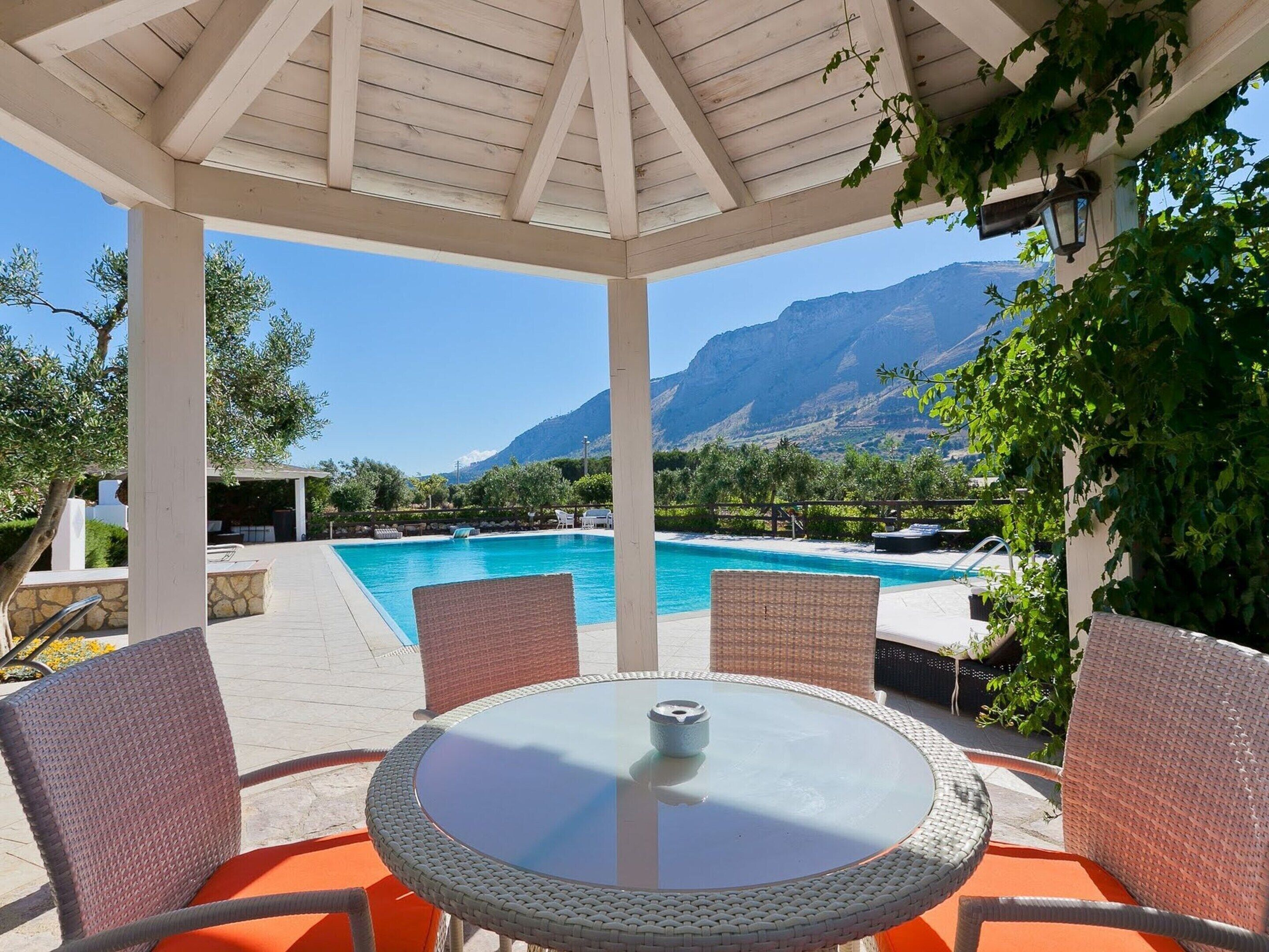 Hus | Pool | Inomhuspool och utomhuspool