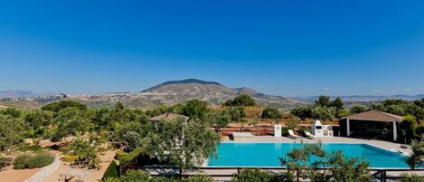 منزل | حمام سباحة | من حمّامات السباحة المغطاة، حمّام سباحة خارجي