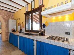 House | Private kitchen | Coffee/tea maker, electric kettle, highchair