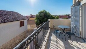 House | Balcony - Cozy Holiday Home in Petrcane With Private Terrace (Zadar)