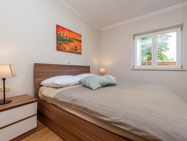 3 Schlafzimmer, individuell eingerichtet, Bettwäsche