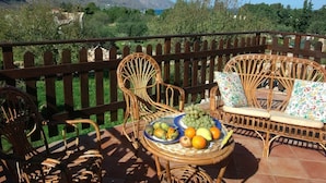 Outdoor dining - Scenic Holiday Home in Castellammare del Golfo near Beach (Castellammare del Golfo)