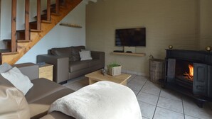 House | Living room | DVD player - Spacious Holiday Home in Mont With Garden (Malmedy)