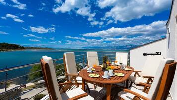 Villa | Dining
