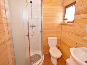 Bungalow | Bathroom | Towels - Serene Bungalow in Darlowko With Large Garden (Darlowo)