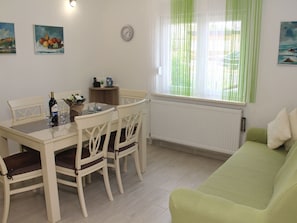 Apartment | Dining - Apartment in Grebastica Near the Sea (Sibenik)