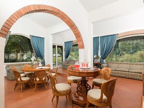 Dining - Stunning Villa in Badia Al Pino With Swimming Pool (Civitella in Val di Chiana)