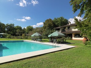Outdoor pool - Stunning Villa in Badia Al Pino With Swimming Pool (Civitella in Val di Chiana)