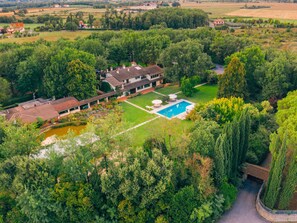 Exterior - Stunning Villa in Badia Al Pino With Swimming Pool (Civitella in Val di Chiana)