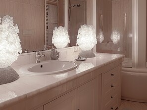 Bathroom - Stunning Villa in Badia Al Pino With Swimming Pool (Civitella in Val di Chiana)