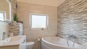 House | Bilik Mandi