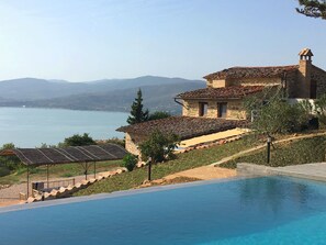 Villa | Pool | Indendørs pool, udendørs pool