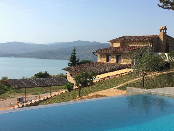 Villa | Pool | Indendørs pool, udendørs pool