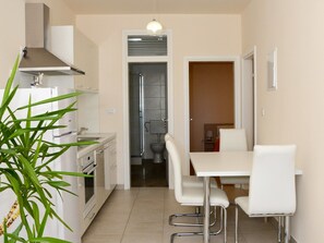 Apartment | Private kitchen - Apartment in Ljubac With Barbecue (Razanac)