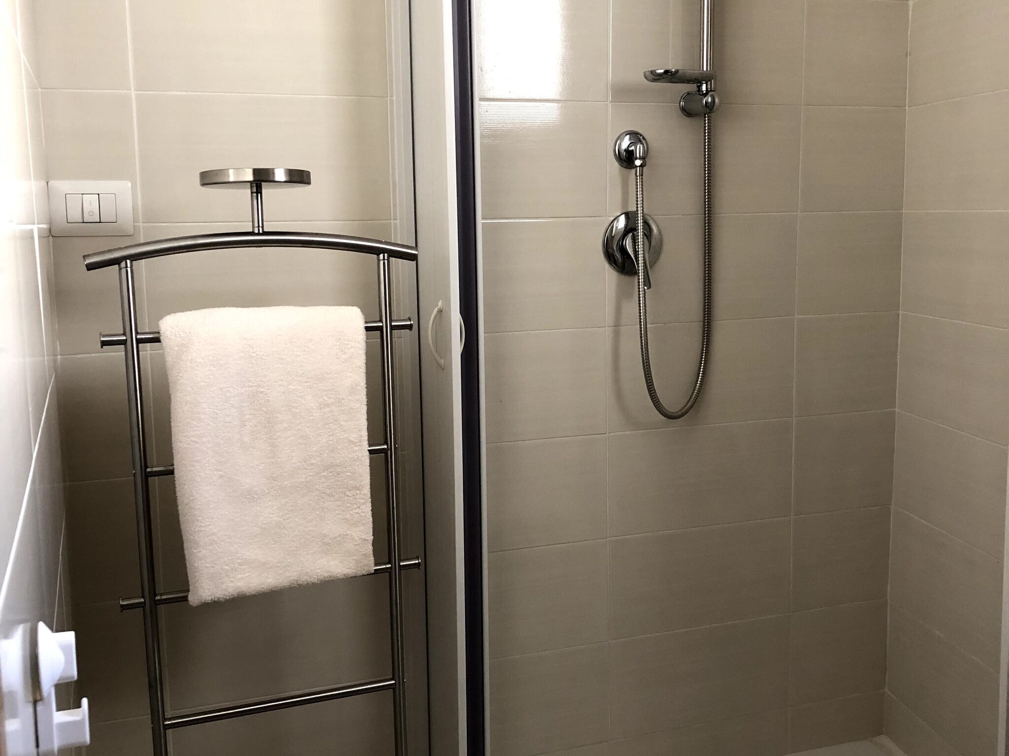 Apartment | Bilik Mandi | Pancuran mandi, tuala disediakan 