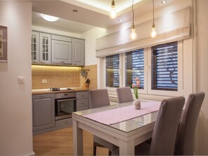Dining - Lovely Villa With Fantastic Panoramic View, Private Swimming Pool, High Privacy (Makarska)