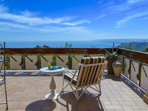 Villa | Balcony - Luxurious Villa in Sirolo With Swimming Pool (Sirolo)