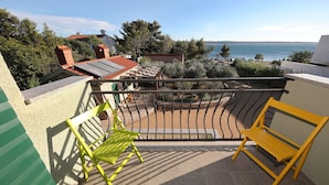 Unclassified image, 2 of 33, button - Charming Apartment Directly on the Sea, Whirlpool and Sauna, Beautiful Garden (Starigrad)