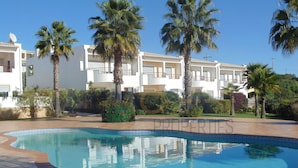 Unclassified image, 3 of 30, button - Modern Apartment Child Friendly Joint Pool Near the Beach (Lagos)