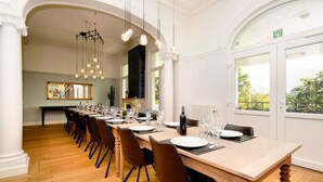 House | Dining - Affluent Holiday Home in Spa with Hot Tub, Garden, Sauna (Spa)