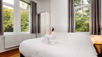 8 chambres, ameublement personnalisé, fer et planche à repasser