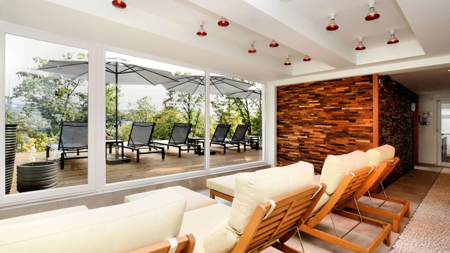 Affluent Holiday Home in Spa with Hot Tub, Garden, Sauna