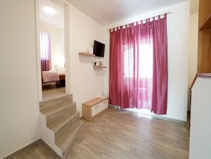 5 bedrooms, individually furnished, bed sheets - Luxurious Villa in Vir With Swimming Pool (Vir)