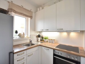 House | Private kitchen | Stovetop, high chair - Ferienhaus in Zierow am Strand (Zierow)