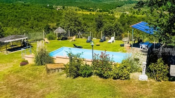 Vila | Piscina | Piscina interna, piscina externa