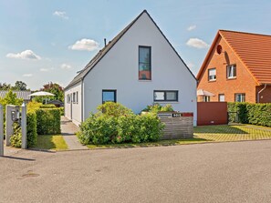 House | Exterior - Holiday Home in Zierow With Garden (Zierow)
