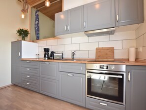 Apartment | Eigene Küche | Wasserkocher mit Kaffee-/Teezubehör, Kühlschrank, Ofen, Herdplatte