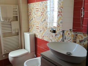 House | Bathroom | Shower, towels