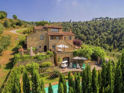 Luxury Pool Villa in Cortona