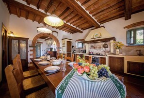 Hochstuhl, Kochgeschirr/Geschirr/Besteck