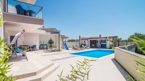 Exterior - Luxurious Villa in Vodnjan With Swimming Pool (Vodnjan)