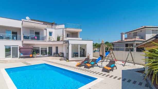 Exterior - Luxurious Villa in Vodnjan With Swimming Pool (Vodnjan)