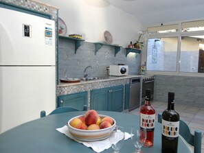 Villa | Eget kjøkken | Kaffetrakter/tekoker og høy barnestol