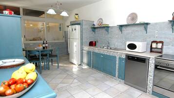 Villa | Eigene Küche | Wasserkocher mit Kaffee-/Teezubehör, Hochstuhl