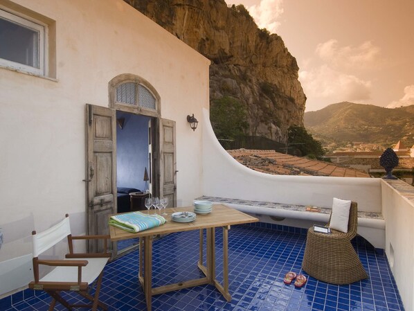 House | Balcony - Modern Holiday Home in Cefalu With Terrace (Cefalù)