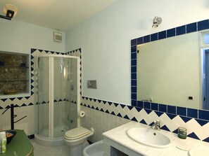 House | Bathroom | Bathtub, hair dryer, towels - Modern Holiday Home in Cefalu With Terrace (Cefalù)