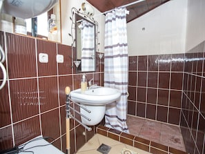 Ferienhaus | Badezimmer | Dusche, Handtücher