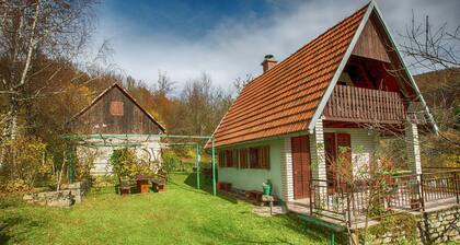Rural House With Splendid Mountains View, 2 Terraces, Nice Veranda Lovely Garden