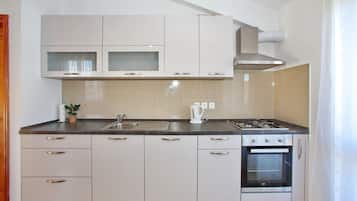 Apartemen | Dapur pribadi | Kursi makan untuk bayi