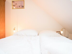 Apartment | 1 bedroom, bed sheets