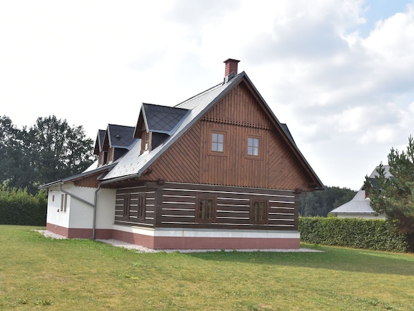 Exterior - Comfortable Villa in Vrchlabí Near Ski Area (Vrchlabi)